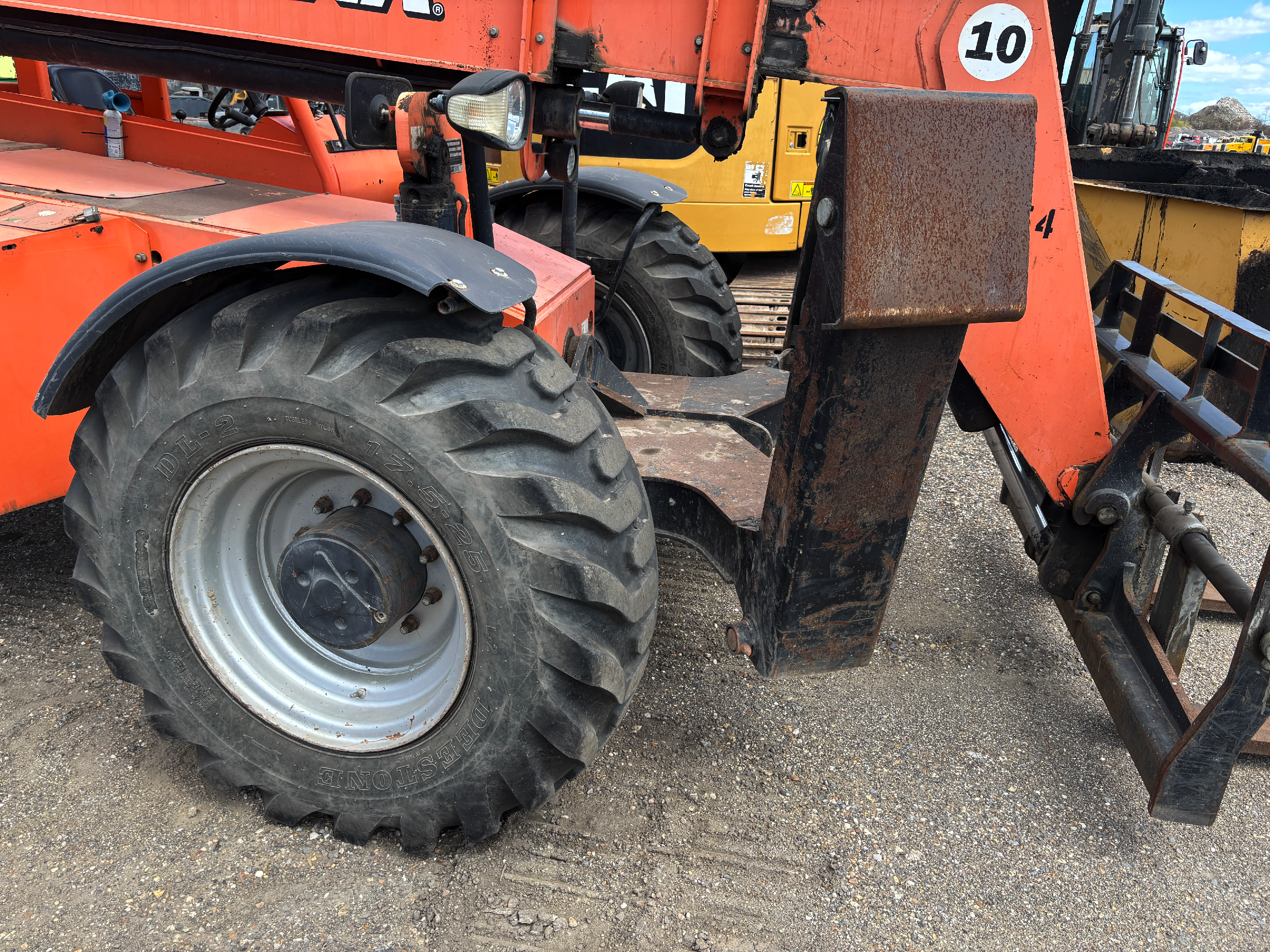 2013 SKY TRAK 10042 - Image 10